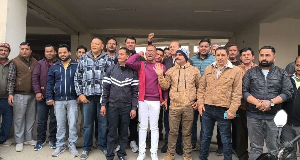 टनकपुर में महासंघ टैक्सी यूनियन कुमाऊं मंडल की एक अहम बैठक में एटीएस के विरोध में चक्का जाम का किया गया ऐलान