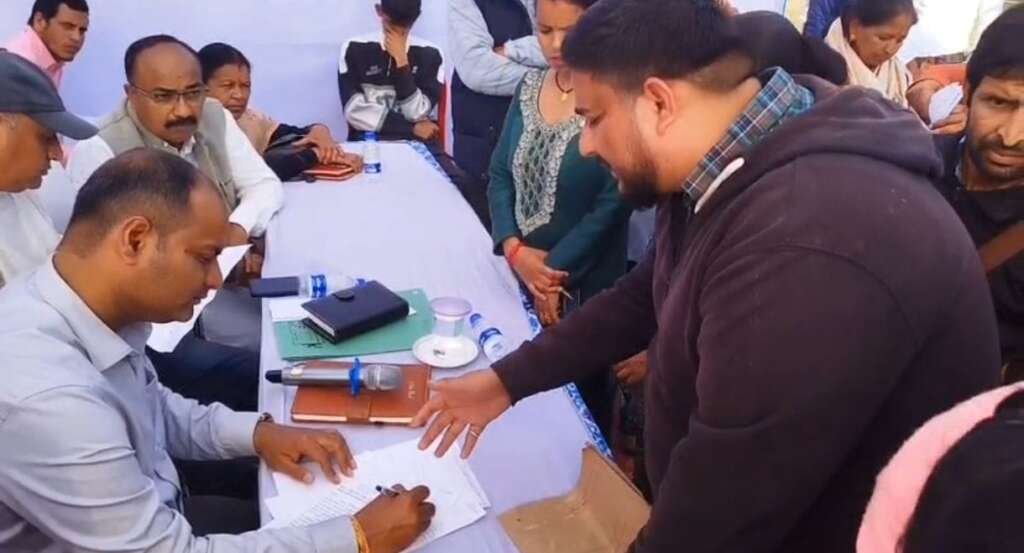 टनकपुर में पाइपलाइन कार्य से सड़कों की हालत खराब,सीवर लाइन व अन्य भूमिगत योजनाओं को एक साथ कराने की मांग को लेकर सभासद चर्चित शर्मा ने डीएम को सौपा पत्र