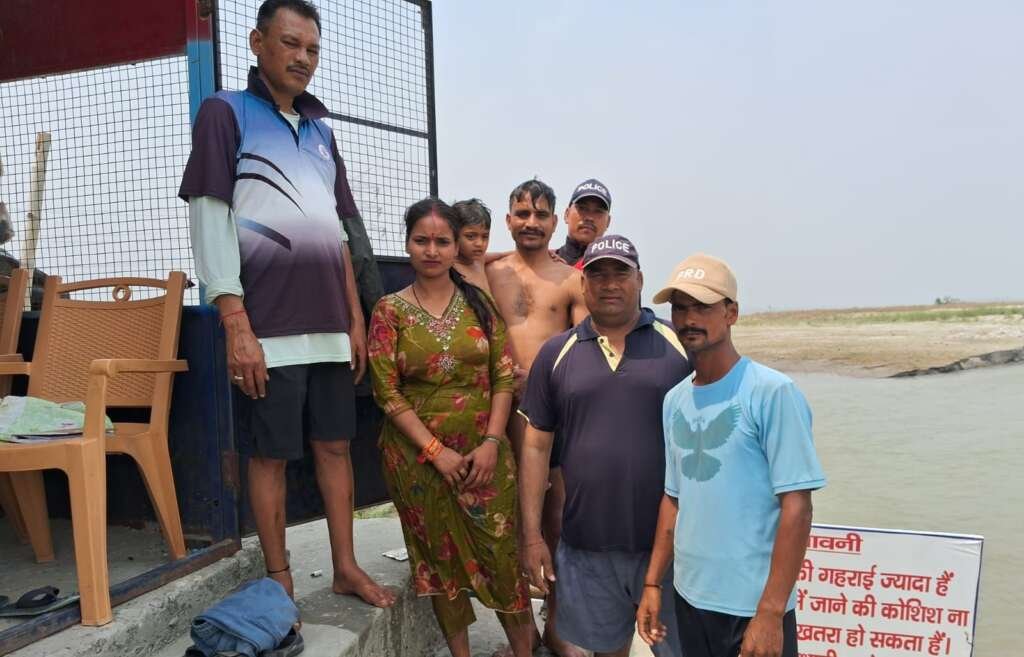 टनकपुर के शारदा घाट में बड़ा हादसा टला, नहाने के दौरान नदी के तेज बहाव में तीन लोग लगे डूबने, जल पुलिस बचाई जान