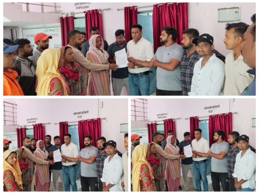मोहल्ला स्वच्छता समिति एवं आउटसोर्स पर्यावरण मित्रों के वेतन में बढ़ोतरी किये जाने हेतु चेयरमेन और ईओ को सम्बोधित ज्ञापन सौपा