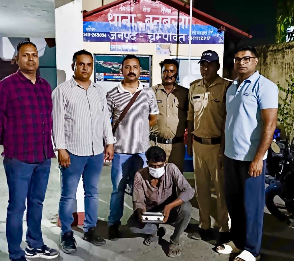 बनबसा पुलिस और एसओजी ने संयुक्त चेकिंग अभियान मे लगभग 30 ग्राम स्मैक बरामद कर एक आरोपी को किया गिरफ्तार