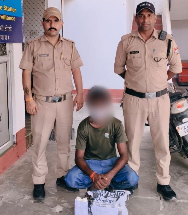 ऑपरेशन प्रहार के तहत चम्पावत पुलिस का नशे के खिलाफ एक्शन जारी, बनबसा पुलिस ने तस्करी की अवैध नेपाली शराब के साथ यूपी के तस्कर को किया गिरफ्तार