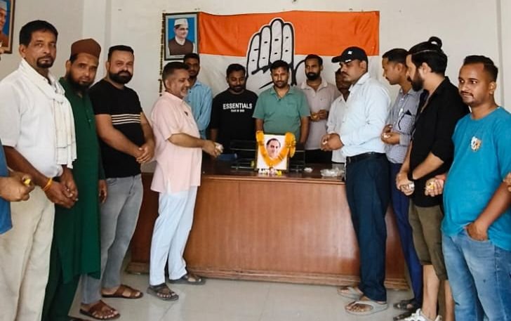 पूर्व प्रधानमंत्री स्व. राजीव गांधी की पुण्यतिथि पर उनका भावपूर्ण स्मरण करते हुए श्रद्धा सुमन किये अर्पित