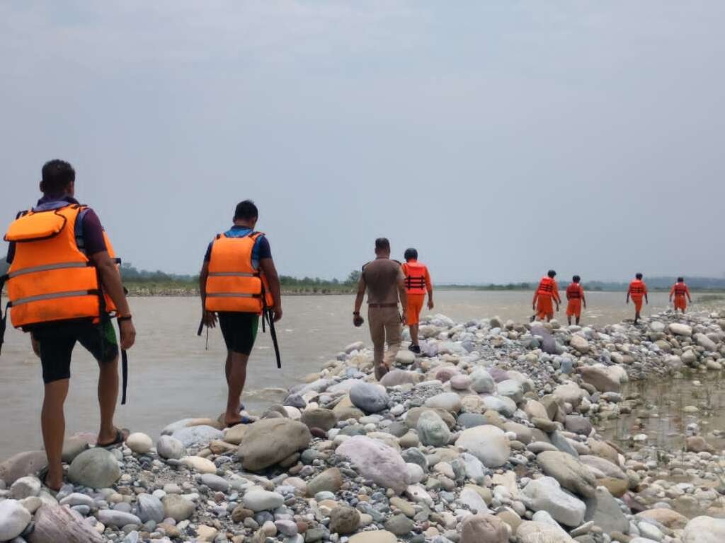 शारदा नदी में डूबे युवकों की तलाश तीसरे दिन भी जारी, NDRF-SDRF और गोताखोर टीम जुटी