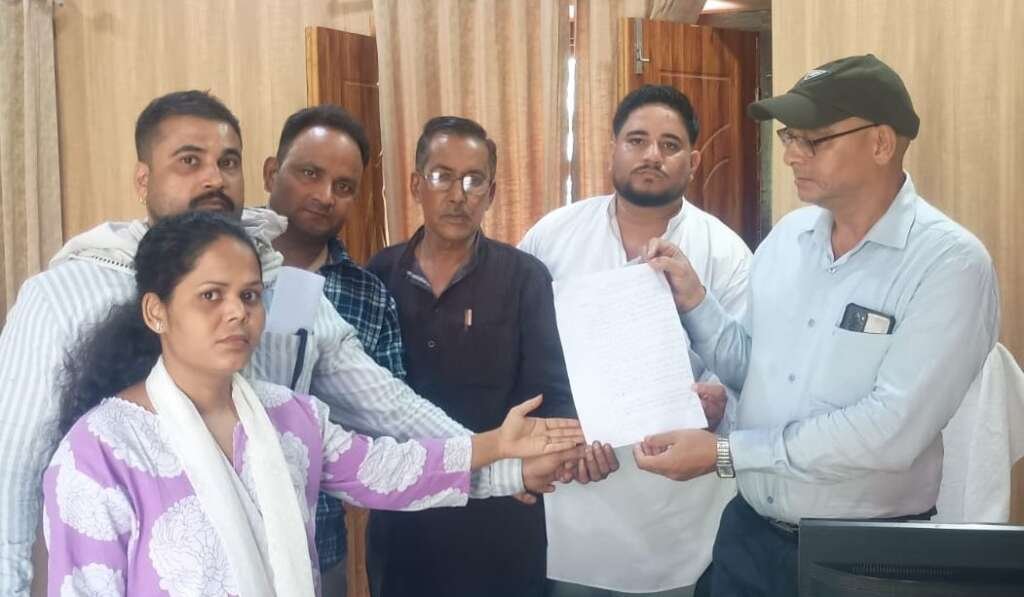 दस सूत्रीय मांगो को लेकर सभासदों ने अधिशासी अधिकारी और सीएम कैंप कार्यालय मे सौपा ज्ञापन, आंदोलन का किया ऐलान