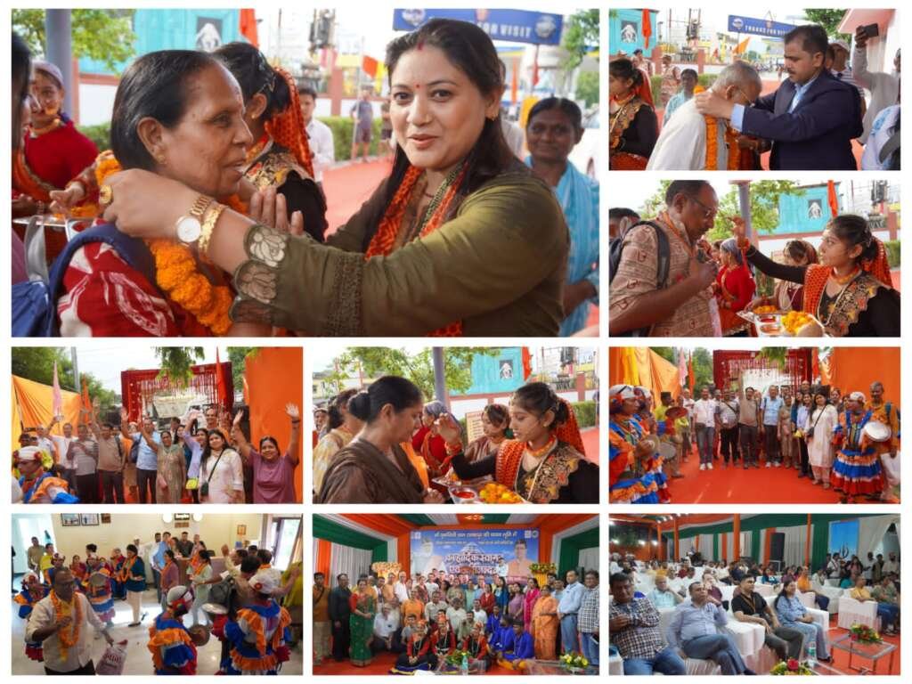 टनकपुर टीआरसी परिसर में कैलाश मानसरोवर यात्रा का हुआ भव्य आगाज़, शनिवार  की शाम पहुंचा 49 सदस्यीय कैलाश यात्रियों का पहला दल, वेलकम ड्रिंक पारंपरिक छोलिया नृत्य और पुष्पवर्षा से हुआ जोरदार स्वागत। रविवार की सुबह लगभग 8 बजे मुख्यमंत्री पुष्कर सिंह धामी शिवभक्तो को हरी झंडी दिखाकर कैलाश मानसरोवर की यात्रा के लिए करेंगे रवाना