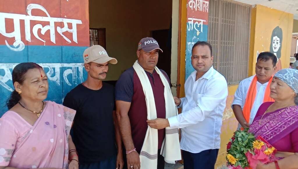 15 वर्षों में करीब 1000 लोगों की जान बचाने वाले जल पुलिस जवान रविंद्र सिंह ‘पहलवान’ का सम्मान। टीम का भी बढ़ाया मान