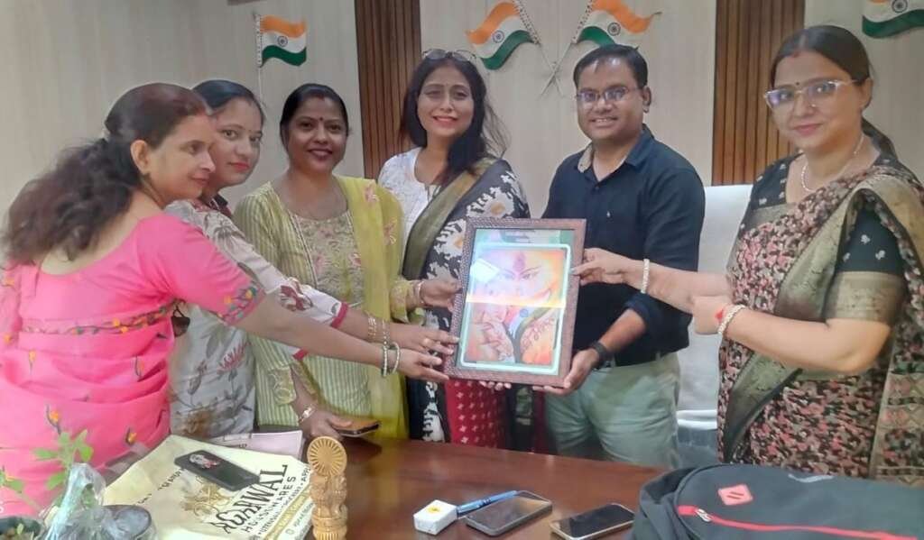 महिला शिक्षक संघ की ब्लॉक अध्यक्ष ने अपनी टीम के साथ बीईओ से की मुलाकात