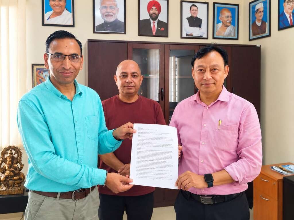 संजय पाण्डे ने उठाई जनहित की आवाज, मेडिकल कालेज के प्राचार्य से की मुलाकात, विशेषज्ञ डॉक्टरों और मरीजों की सुविधाओं को लेकर की खास पहल