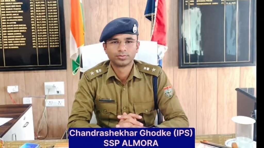 अल्मोड़ा के एलआर साह रोड व मुख्य बाजार की यातायात व्यवस्था सुधारने की मांग को लेकर एसएसपी से मिले संजय पाण्डे, स्कूली बच्चों की सुरक्षा की प्रमुखता से उठायी मांग
