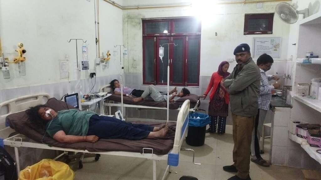 चम्पावत के बेलखेत में महिला और दो बालिकाओं ने खाया जहरीला पदार्थ, हालत गंभीर होने पर हायर सेंटर रेफर, उप जिला चिकित्सालय टनकपुर में प्राथमिक उपचार के बाद तीनों को किया गया रेफर