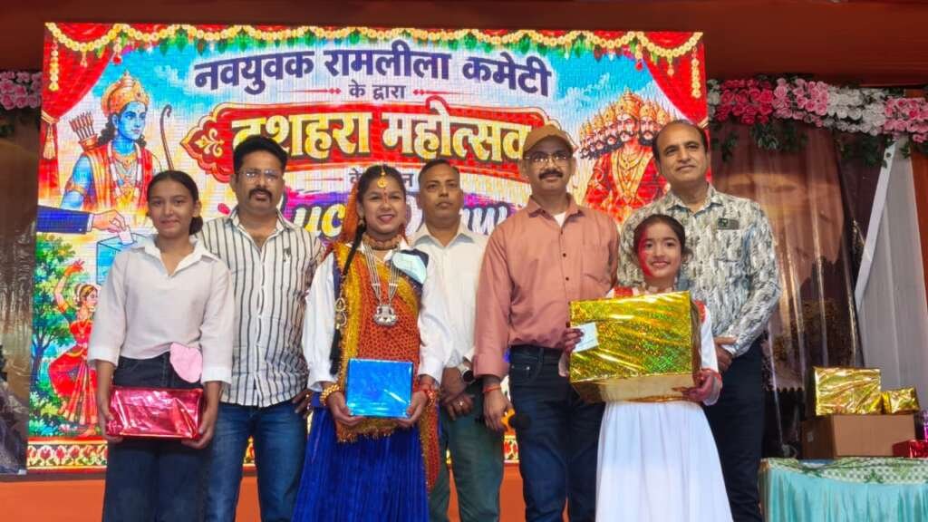 नवयुवक रामलीला कमेटी टनकपुर का भव्य दशहरा महोत्सव संपन्न, सांस्कृतिक प्रस्तुतियों ने मोहा मनअंतिम दिन डांस प्रतियोगिता और लकी ड्रॉ का आयोजन, जूनियर व सीनियर वर्ग के विजेता प्रतिभागियों को किया गया सम्मानित
