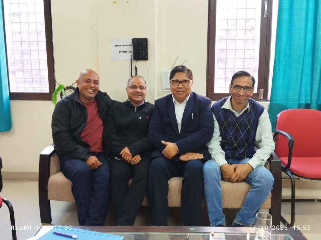 अल्मोड़ा मेडिकल कॉलेज की समस्याओं पर संजय पाण्डे ने उठाई आवाज, रेडियोलॉजिस्ट की व्यवस्था का आश्वासन महानिदेशक ने किया अस्पताल का निरीक्षण, सफाई व्यवस्था सुधारने और मरीजों से शालीन व्यवहार करने के दिए निर्देश